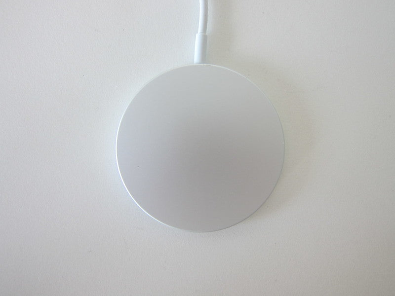 Magnetic Wireless Fast Charger (Qi-Compatible)